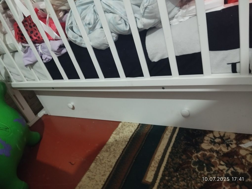 продам детскую кроватку.новая не пользовались.