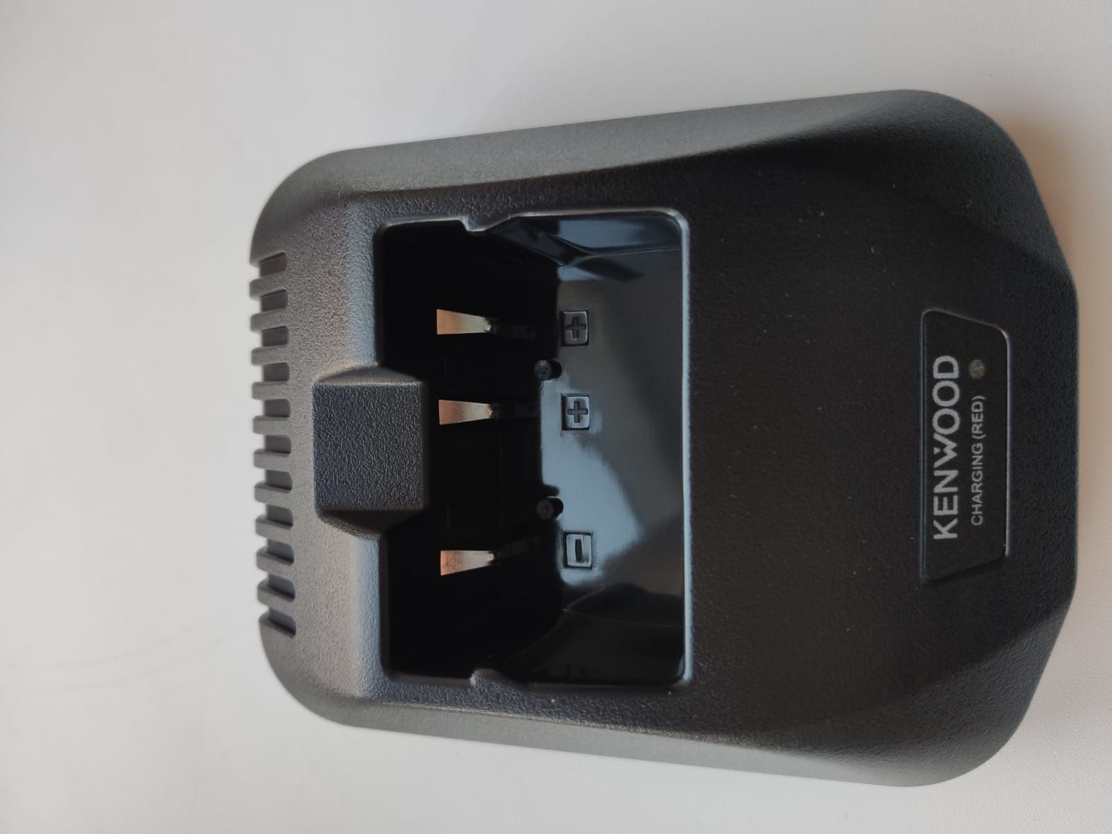 Зарядное устройство на рацию  HYT, I-com, Kenwood