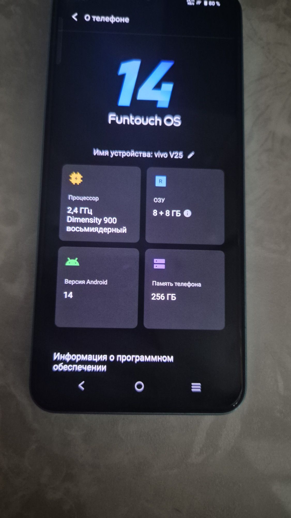 Продам телефон пользовался 1.5 года.Без трешен и разлома.Вместо с адеп