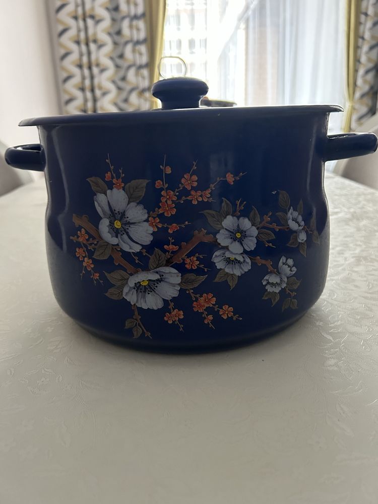 Кастрюли, чайник