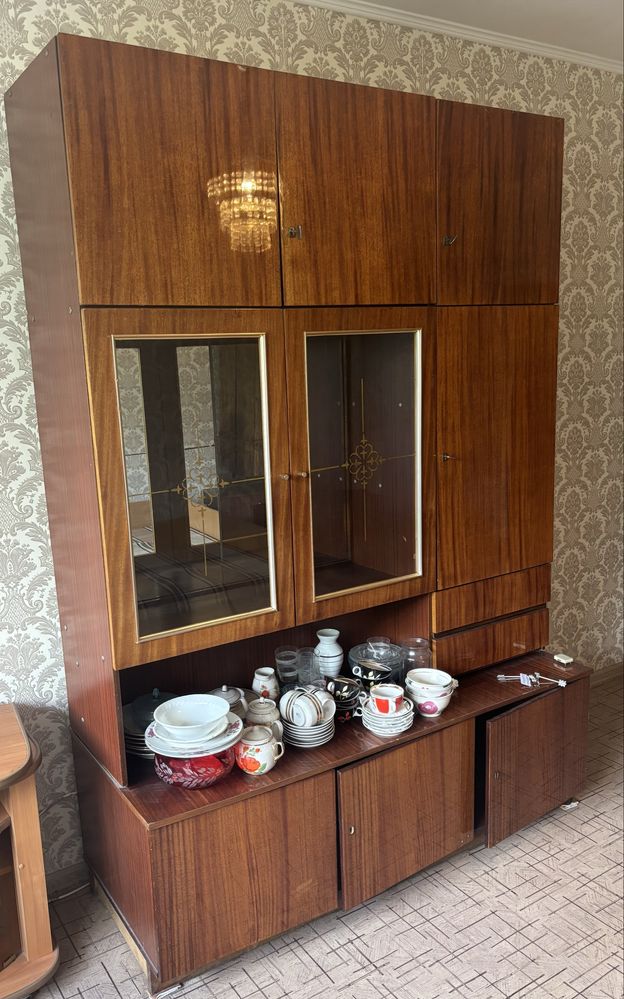 Винтажный сервант в стиле midcentury