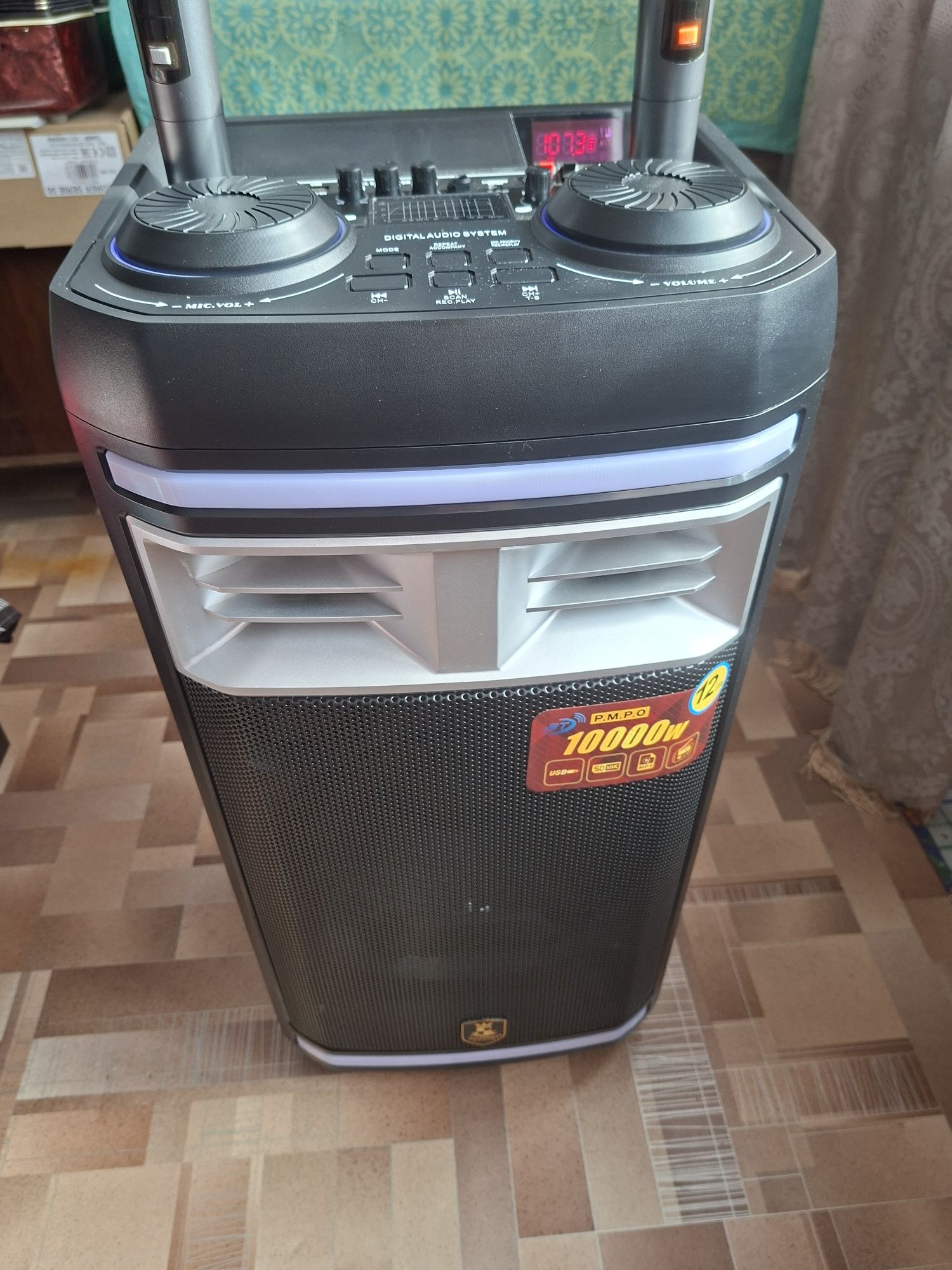 Продам большую колонку блютуз 2 микрофона, пульт, 100 ват...