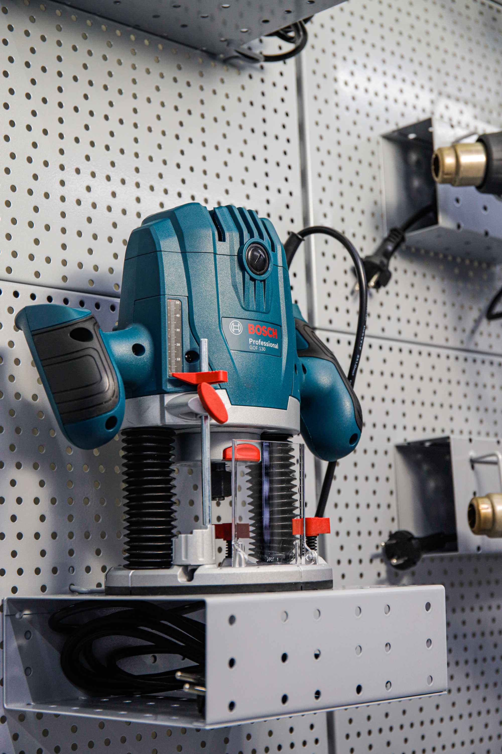 Фрезер Bosch GOF 130 Professional