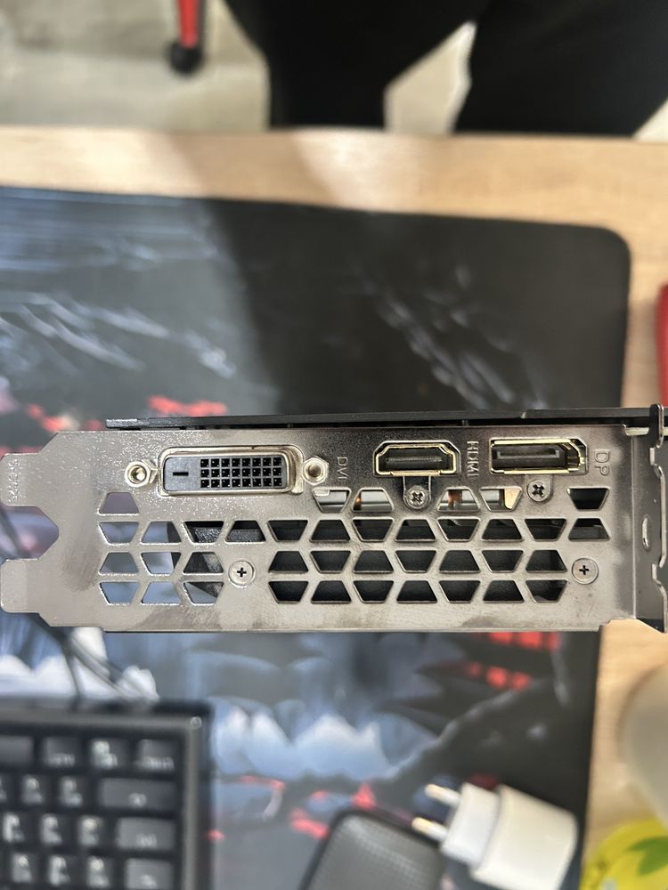 Продам видеокарту RTX 3050 8гб GDDR5