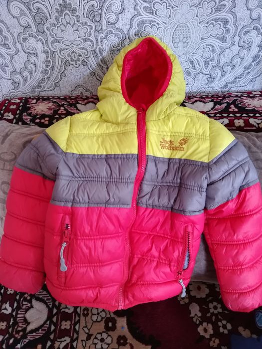 Продам весеннюю, осеннюю куртку