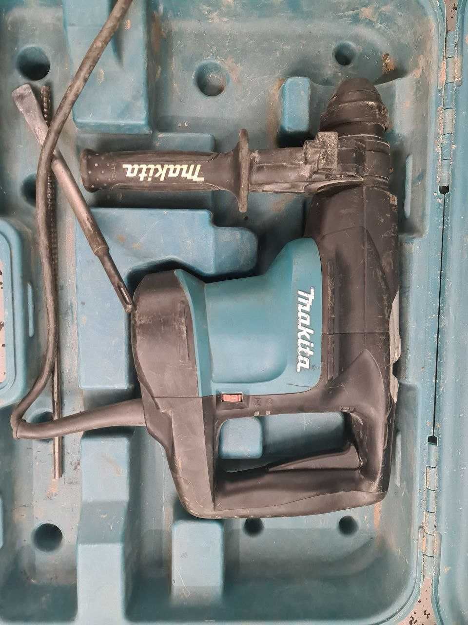 Перфоратор Makita HR3200C