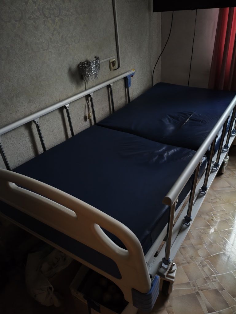 Продам кровать трансформер для лежачий больных.
