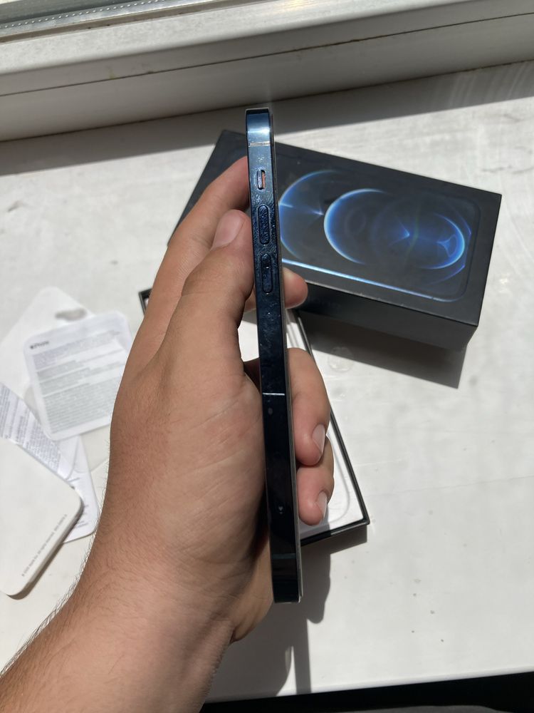 Продам Айфон 12pro в идеальном состояние