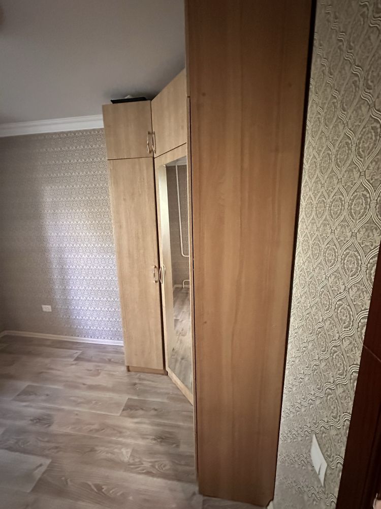 Продаю угловой шкаф с антресолью
