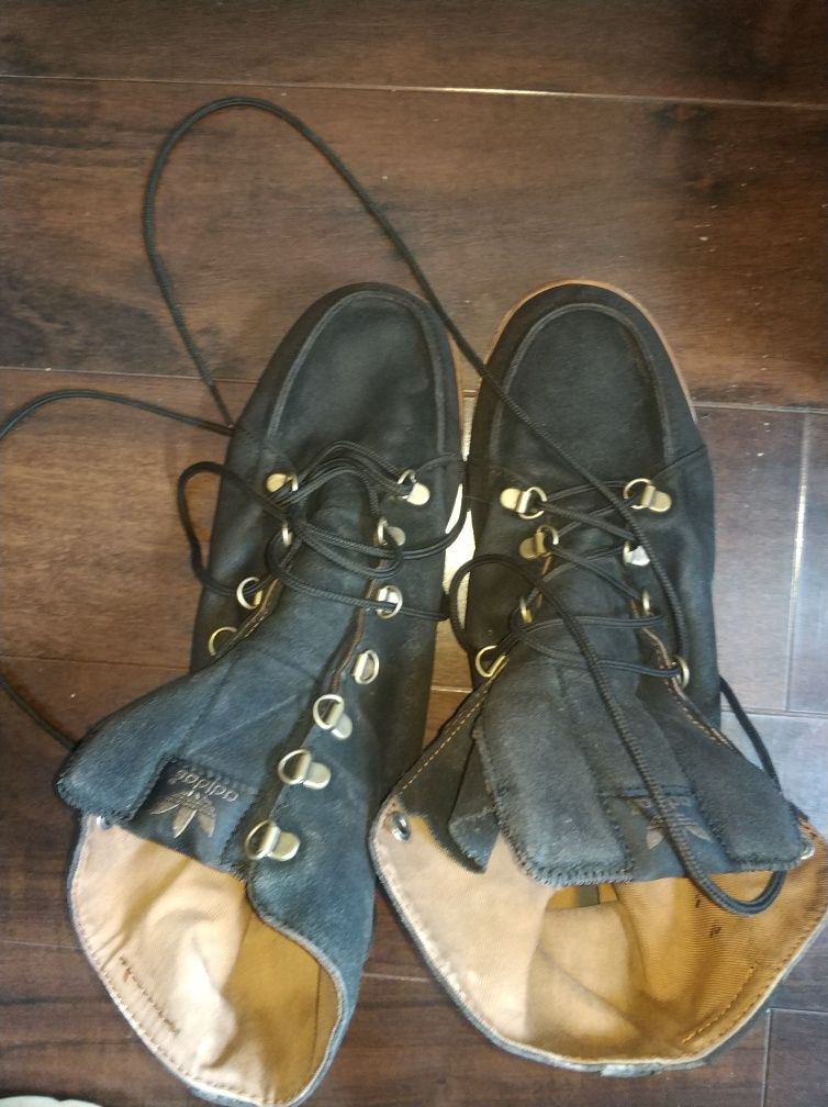 Продам осенью обувь от Addidas