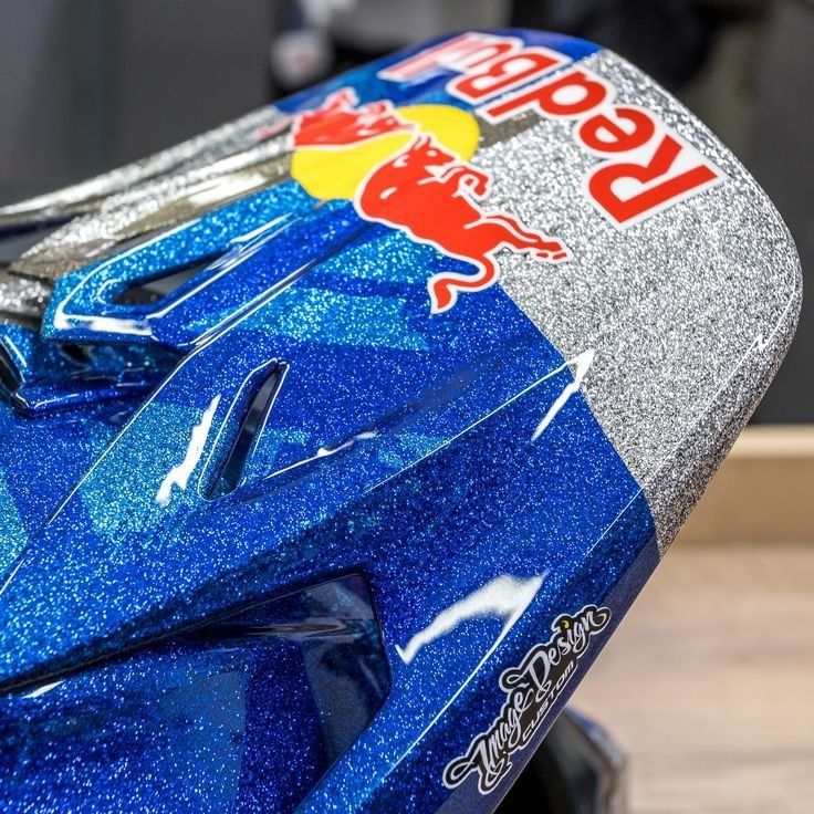 Шлем Redbull каска