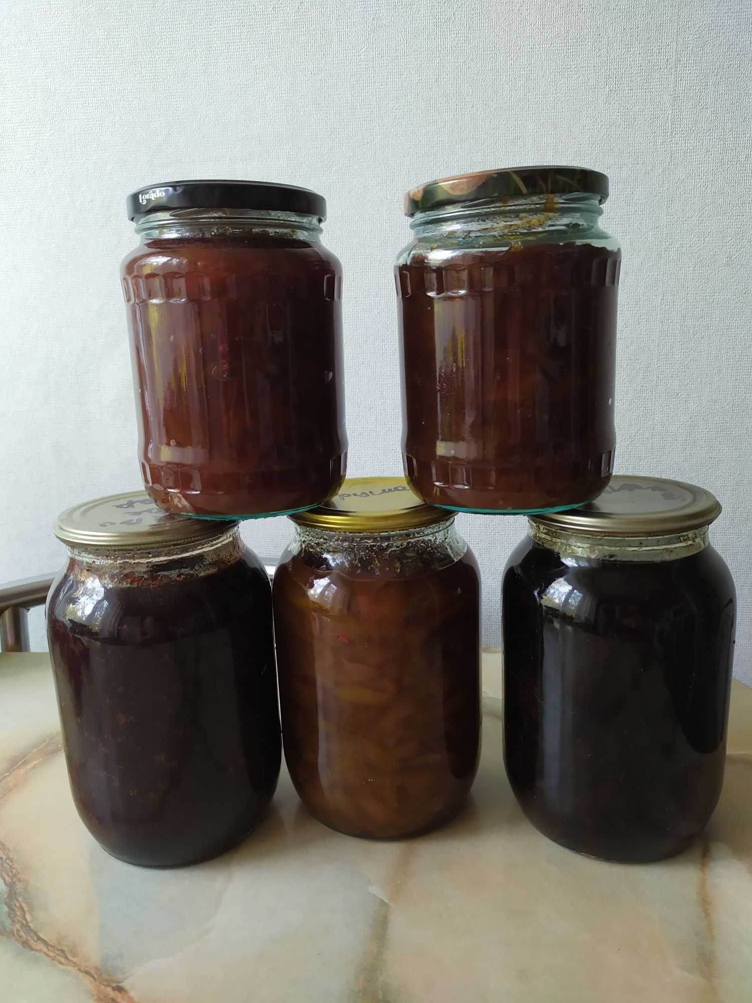 Соленья,варенье яблочное,смородина,клубника и т.д.
