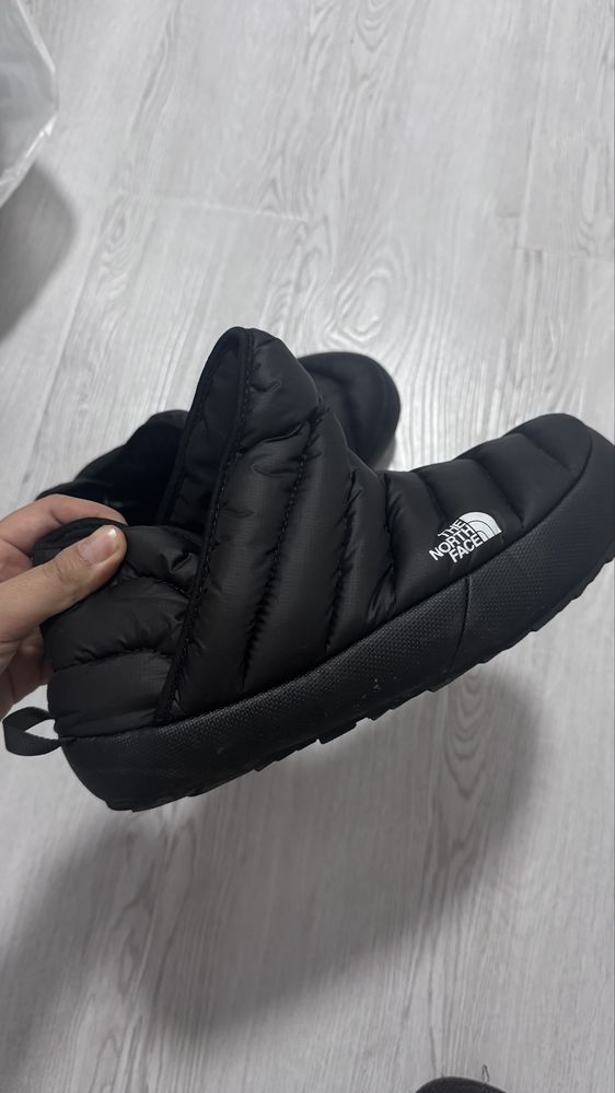 Продам обувь the north face