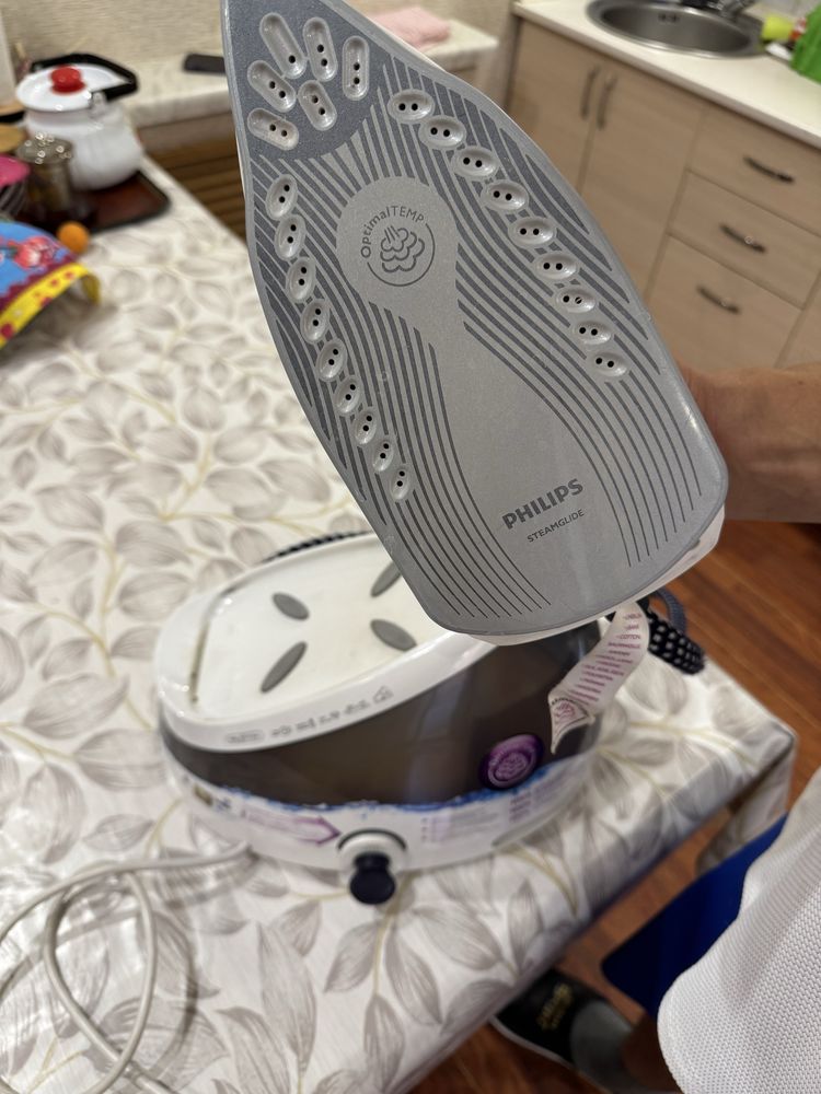 Продам утюг philips