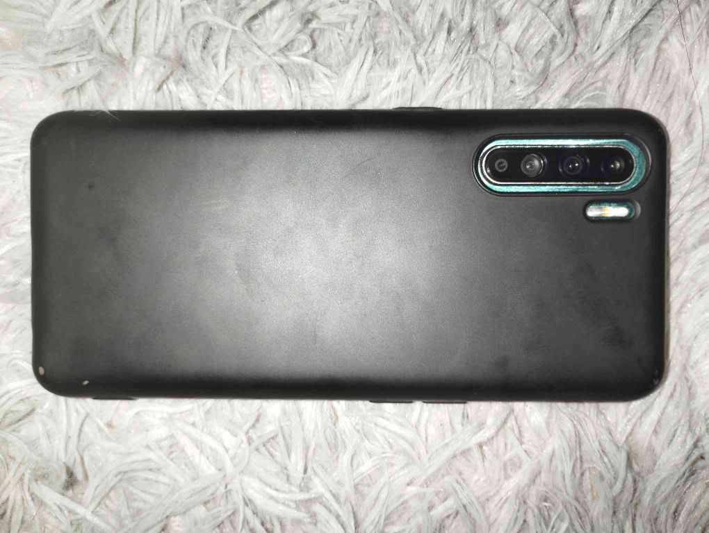 Oppo reno3 с чехлом