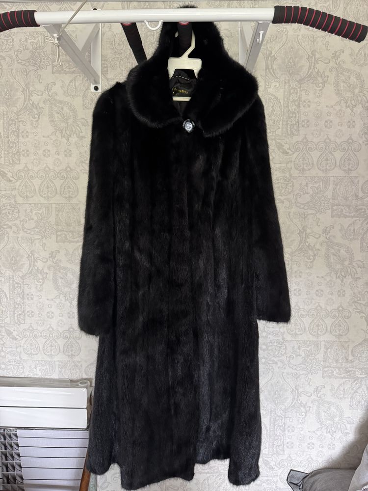 Продам шубу норковую