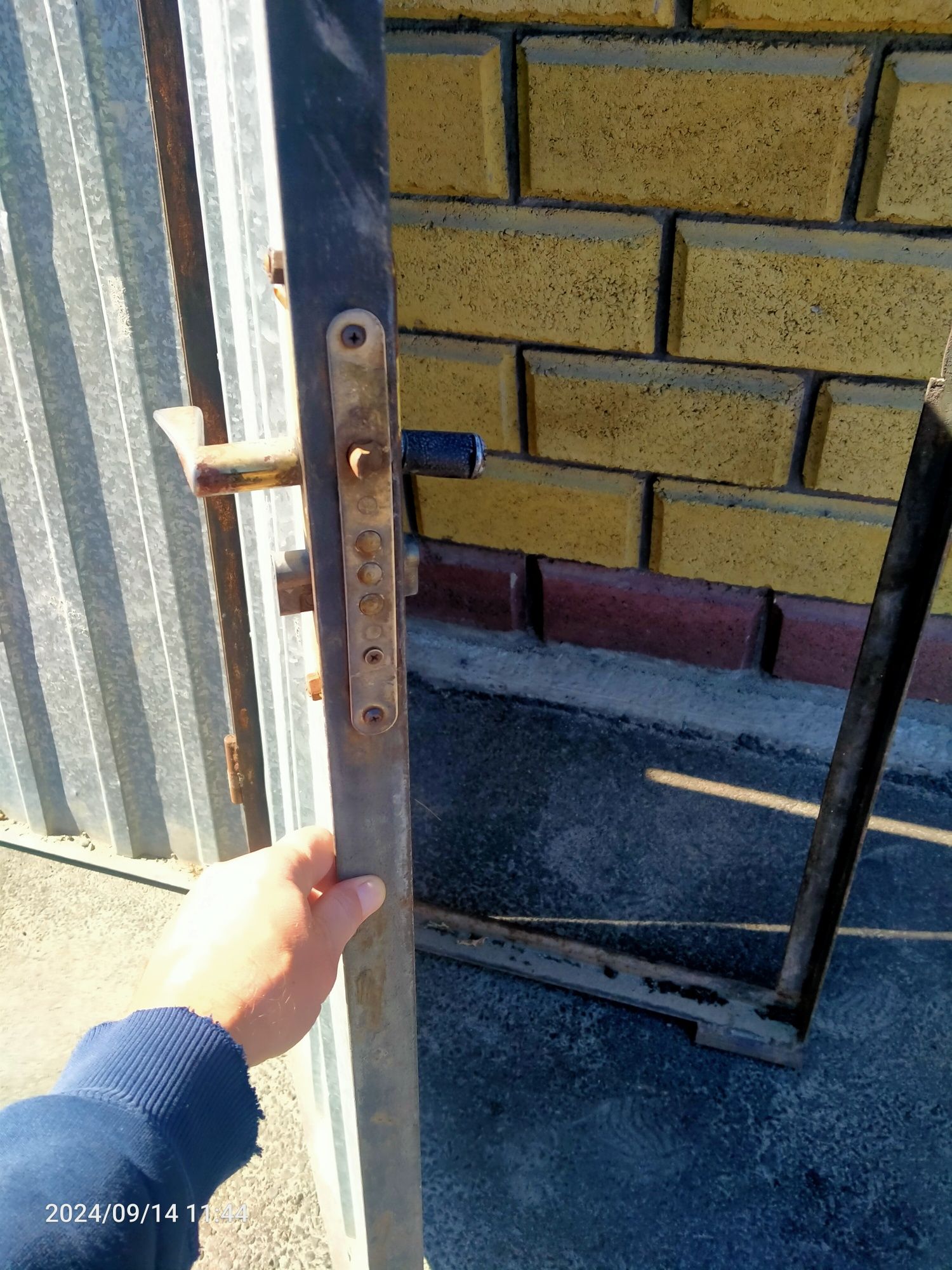 Продам ворота с калиткой