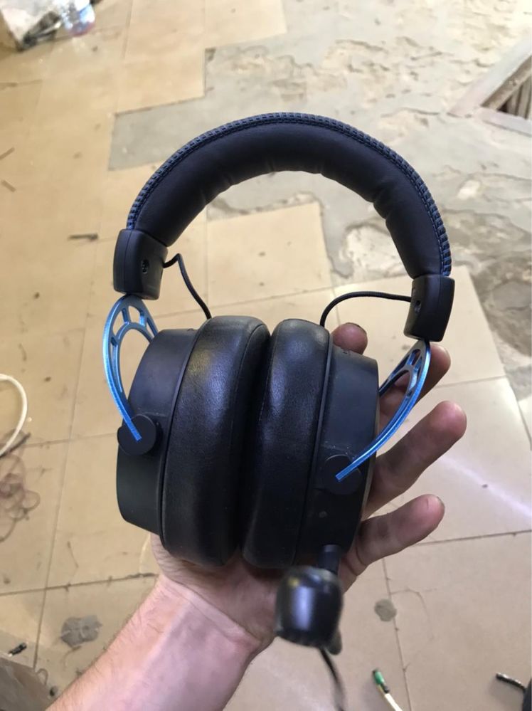 Продаю наушники hyper X