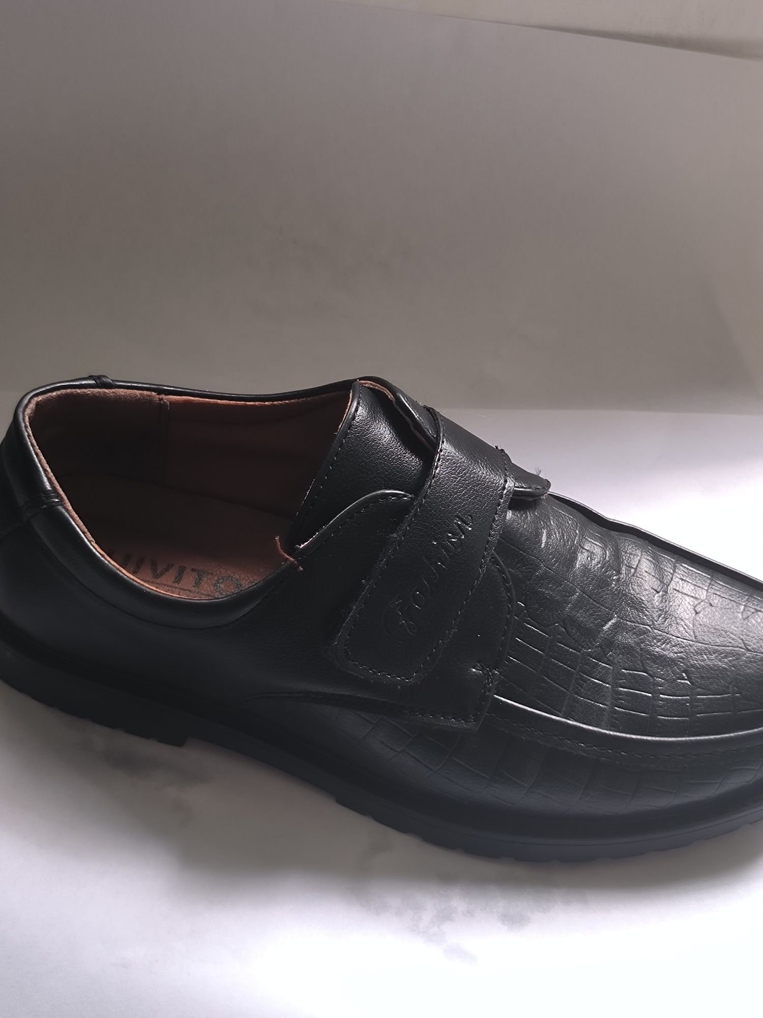 Продам школьные туфли для мальчика