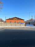 Здание в городе с бизнесом