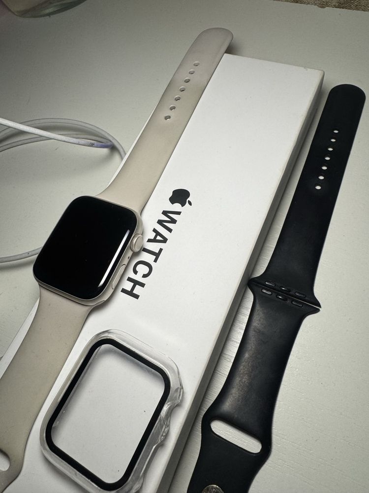 Продам Apple Watch SE 2 Gen (2023) GPS M/L 44 мм starlight-бежевый