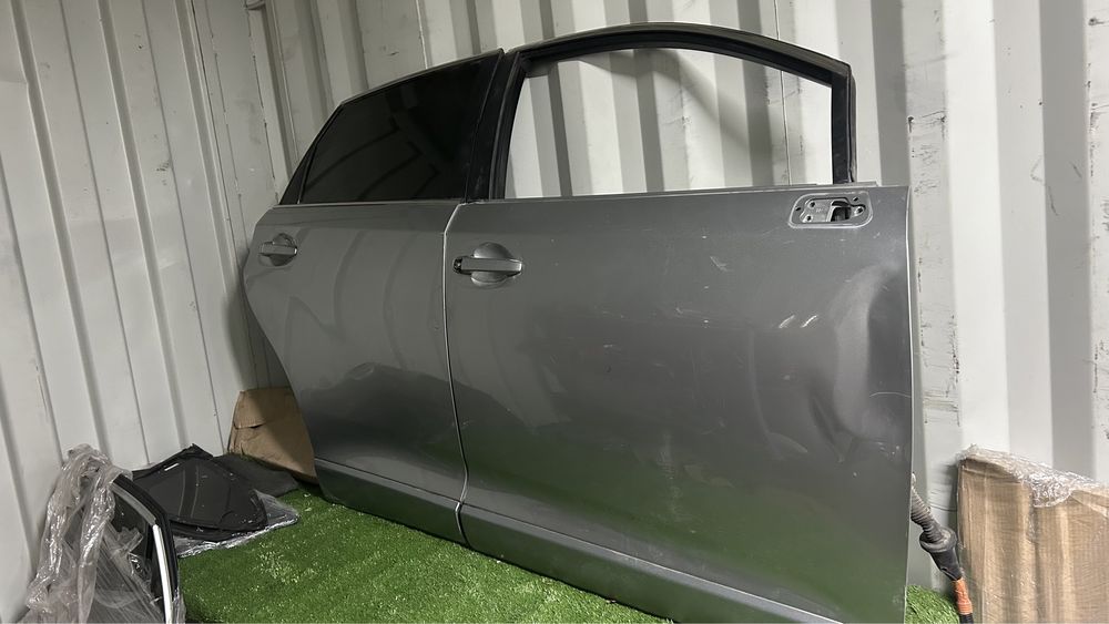 Дверь Тойота Венза,дверь голая,дверь в сборе(Toyota Venza)