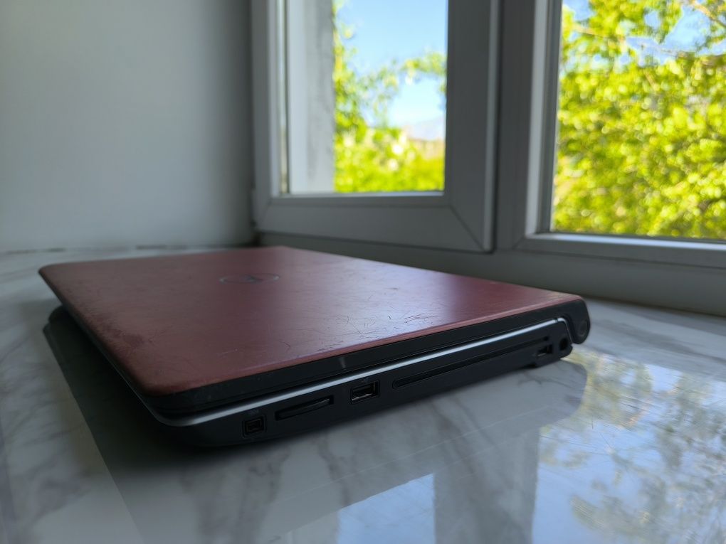 Ноутбук Dell Studio 1749