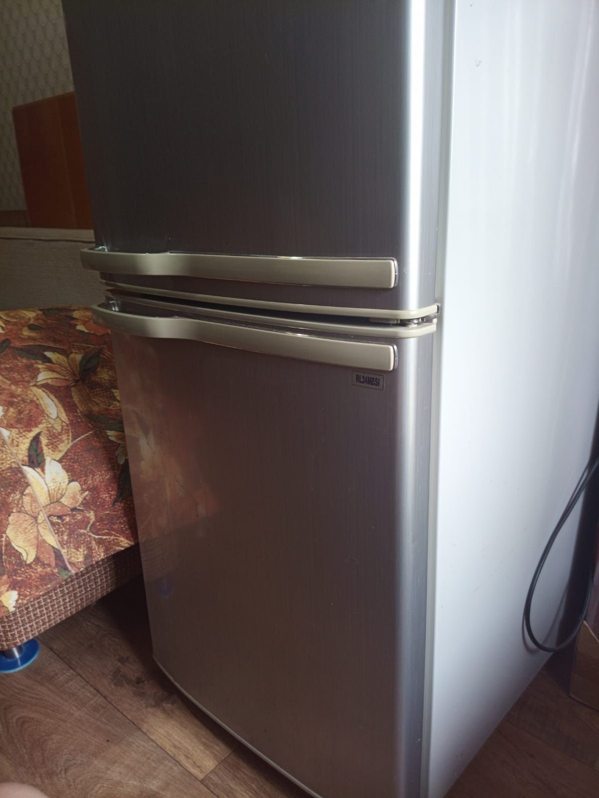 Продам холодильник ( не рабочий)