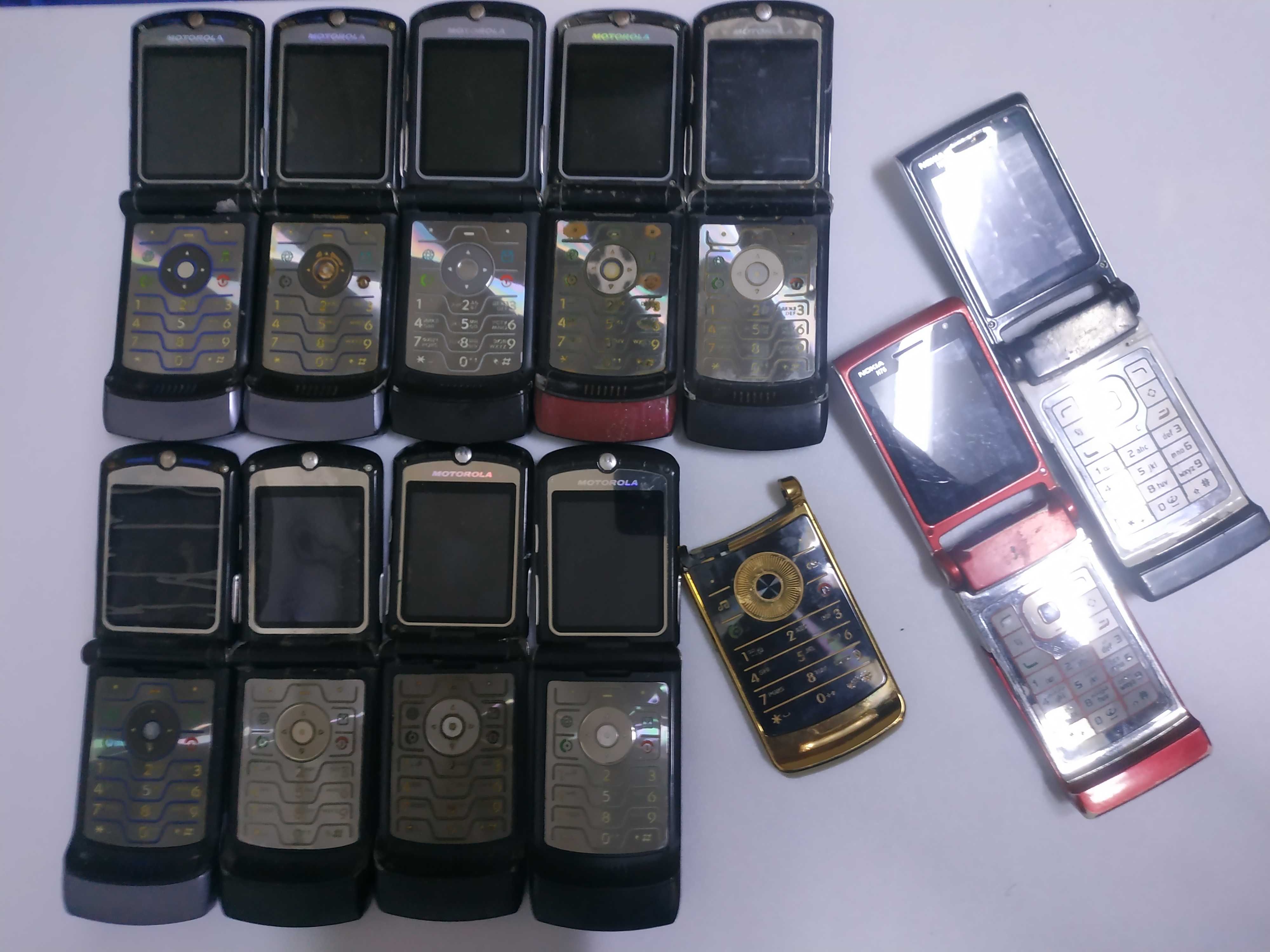 Продам телефон motorola на запчасти