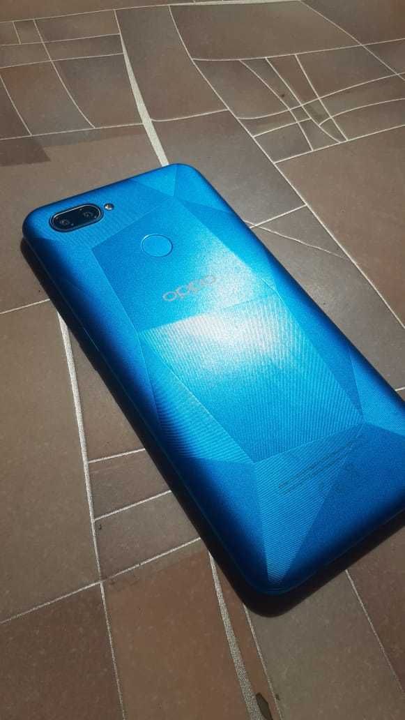 Oppo a12 память 32 Гб телефону 2 года в хорошем состоянии,без царапин.