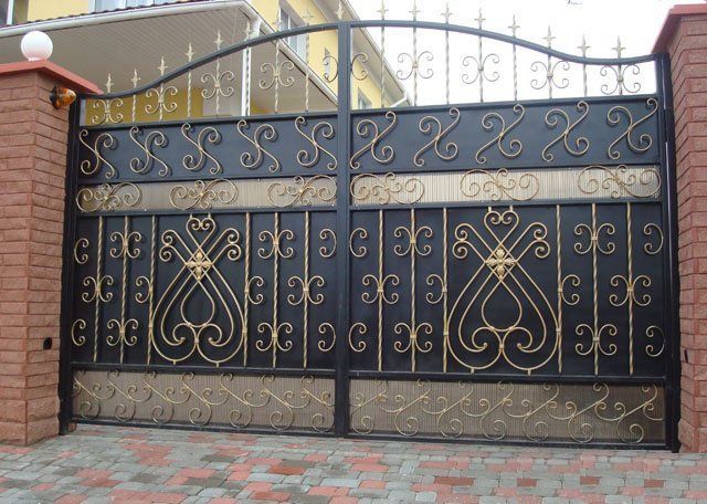 Покраска ворота, дверь, тапчан, лесница