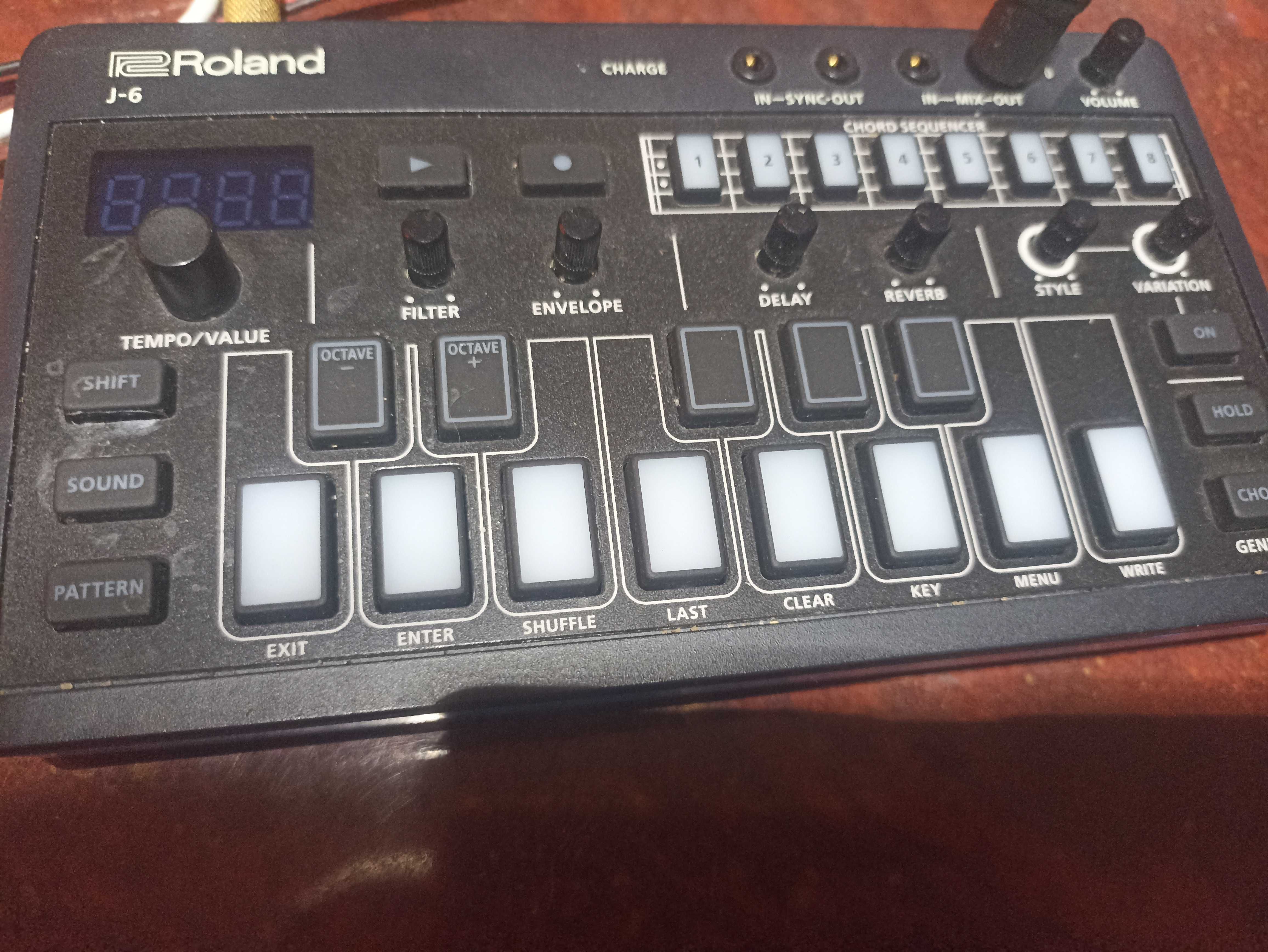Синтезатор Roland J6