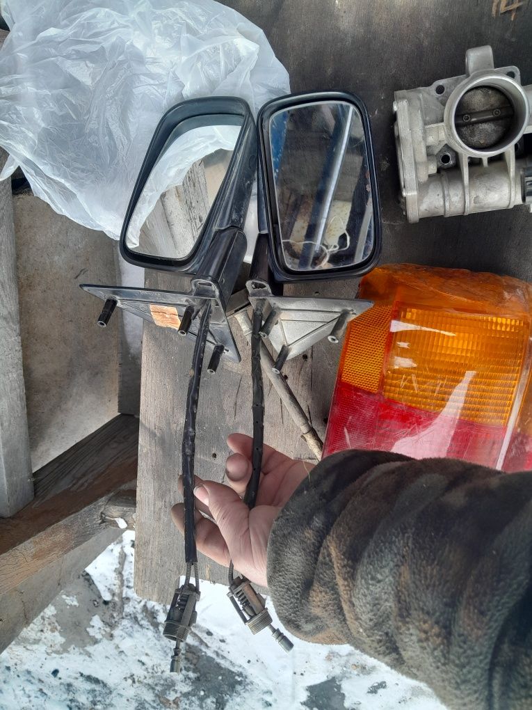 Обменяю зеркола на аккамулятор 12В