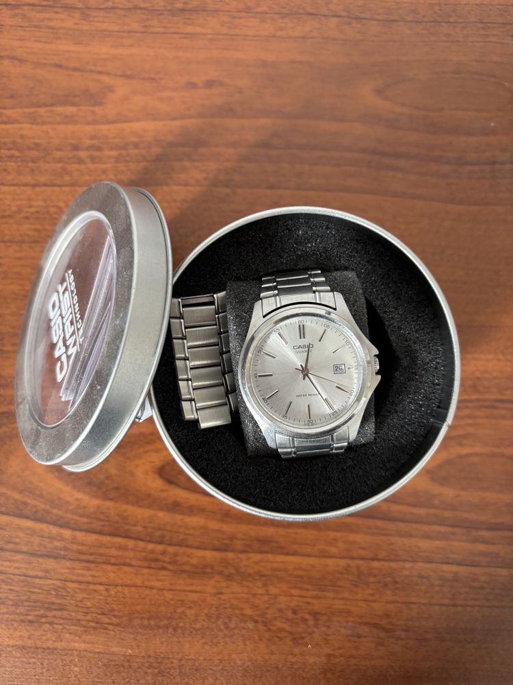 Часы Casio quartz оригинал