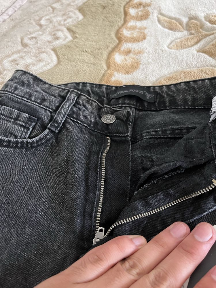 Продам женские джинсы
