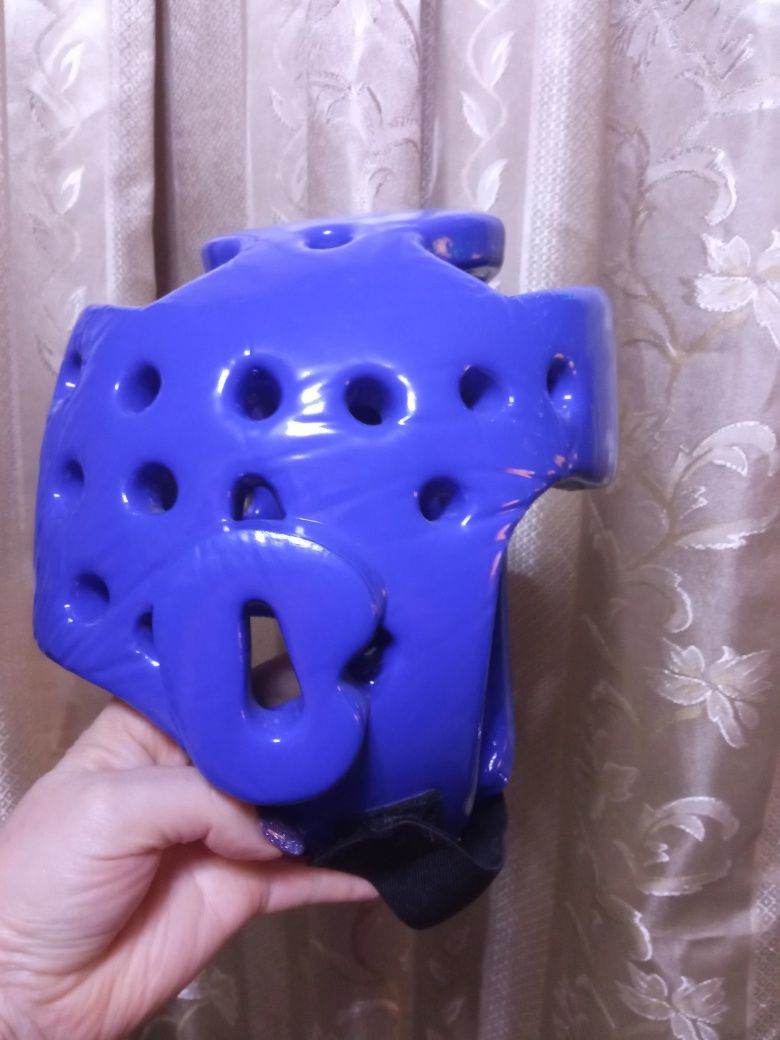 Шлем для каратэ ,новый