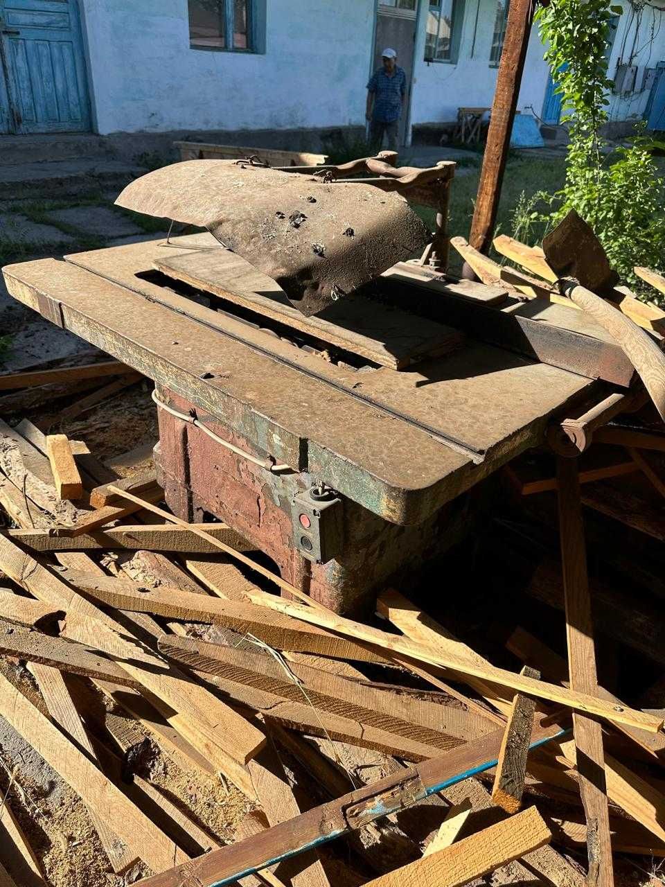станок деревообрабатывающий