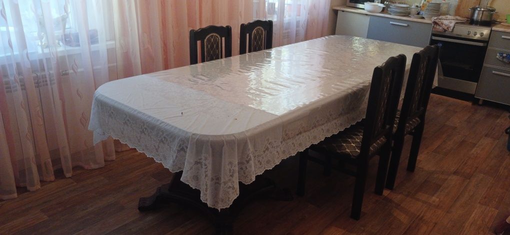 Продам стол длина 2.8, ширина 1.1 м.