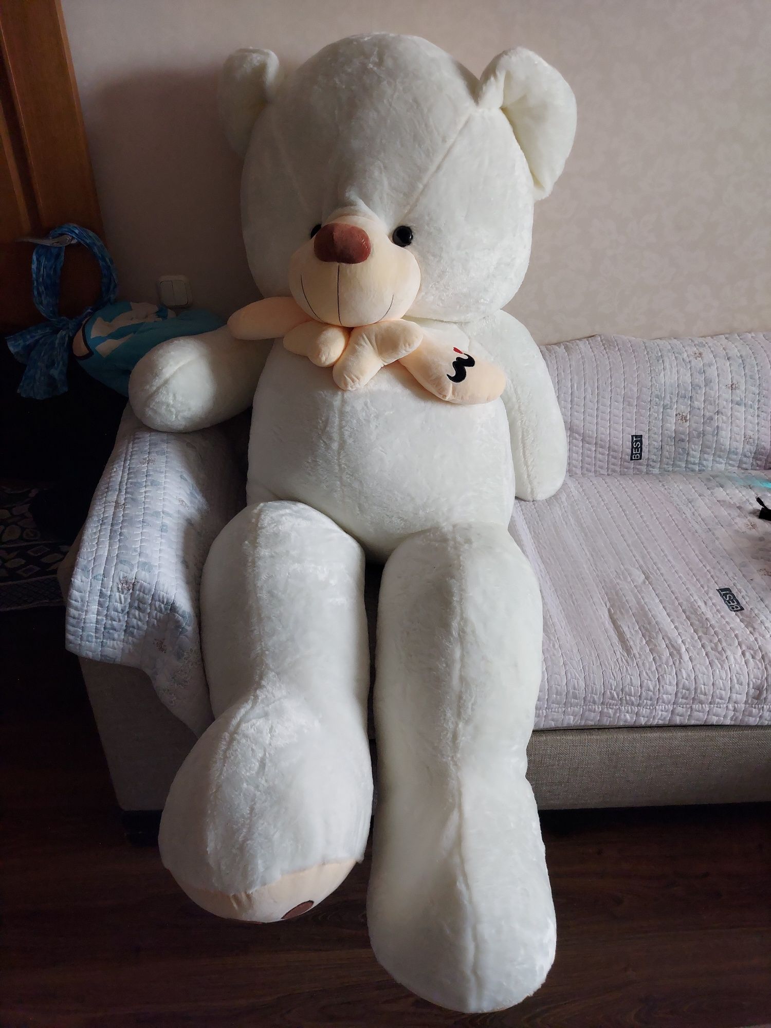 Продам мишку 2 метра,состояние новое. ОЧЕНЬ МЯГКИЙ  И ВЕЛЮР!