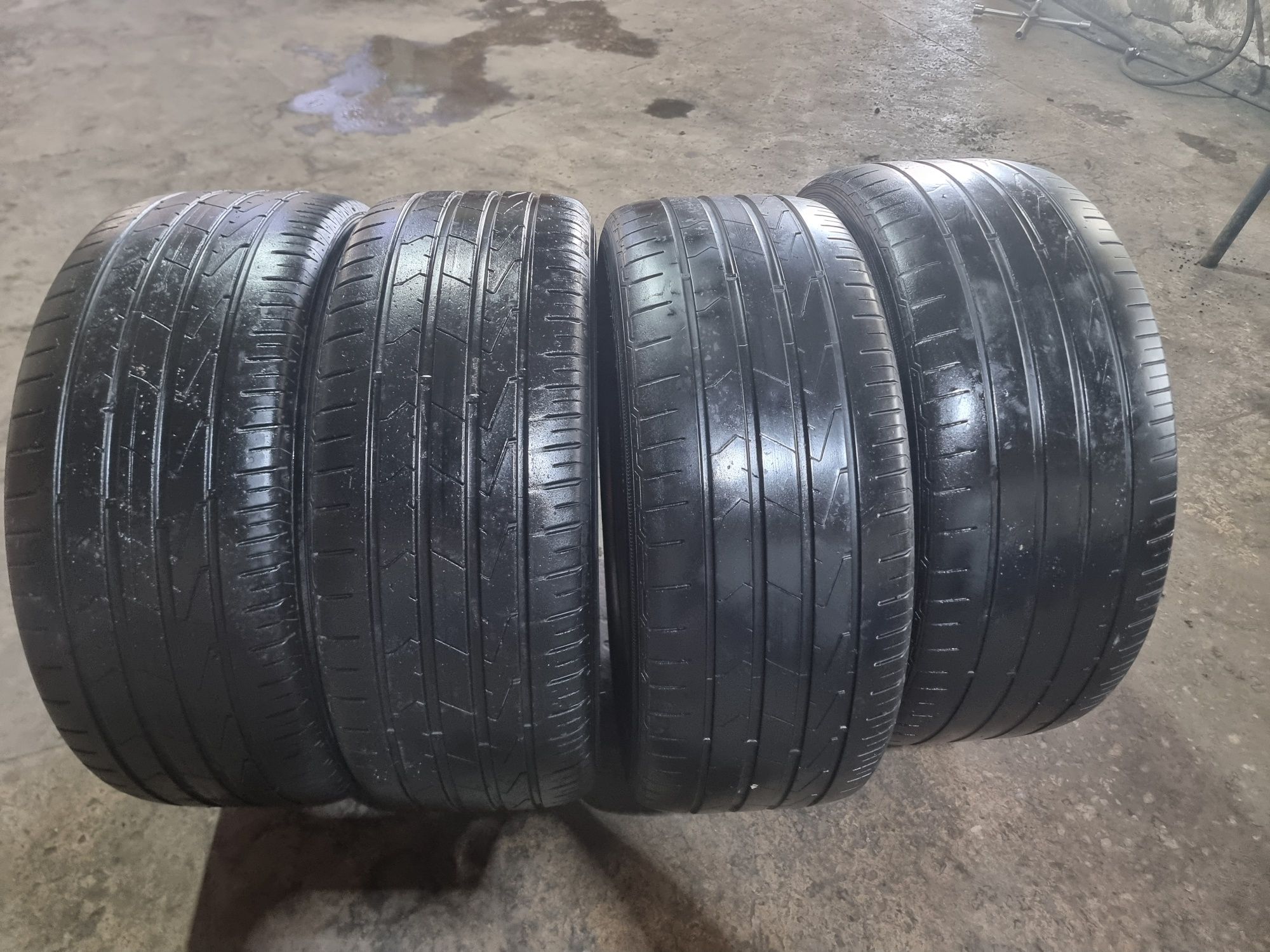 235/45/18 Hankok