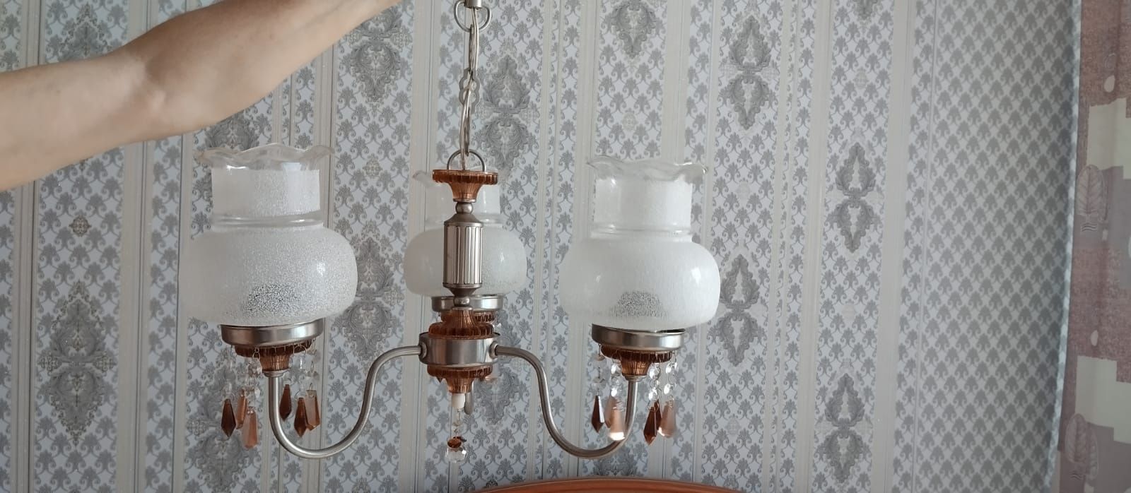 Продам люстру недорого