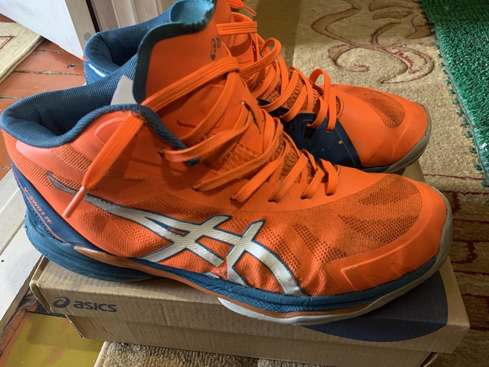 Asics кроссовки