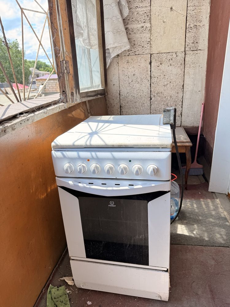 Духовка, стол, бруски из под пола 30*70, 30*50