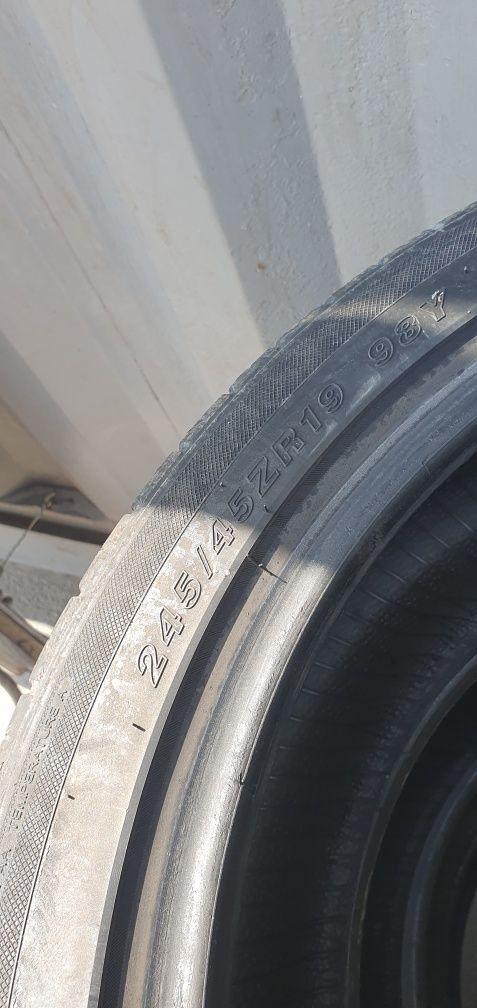 Продам шины 245 45 R19