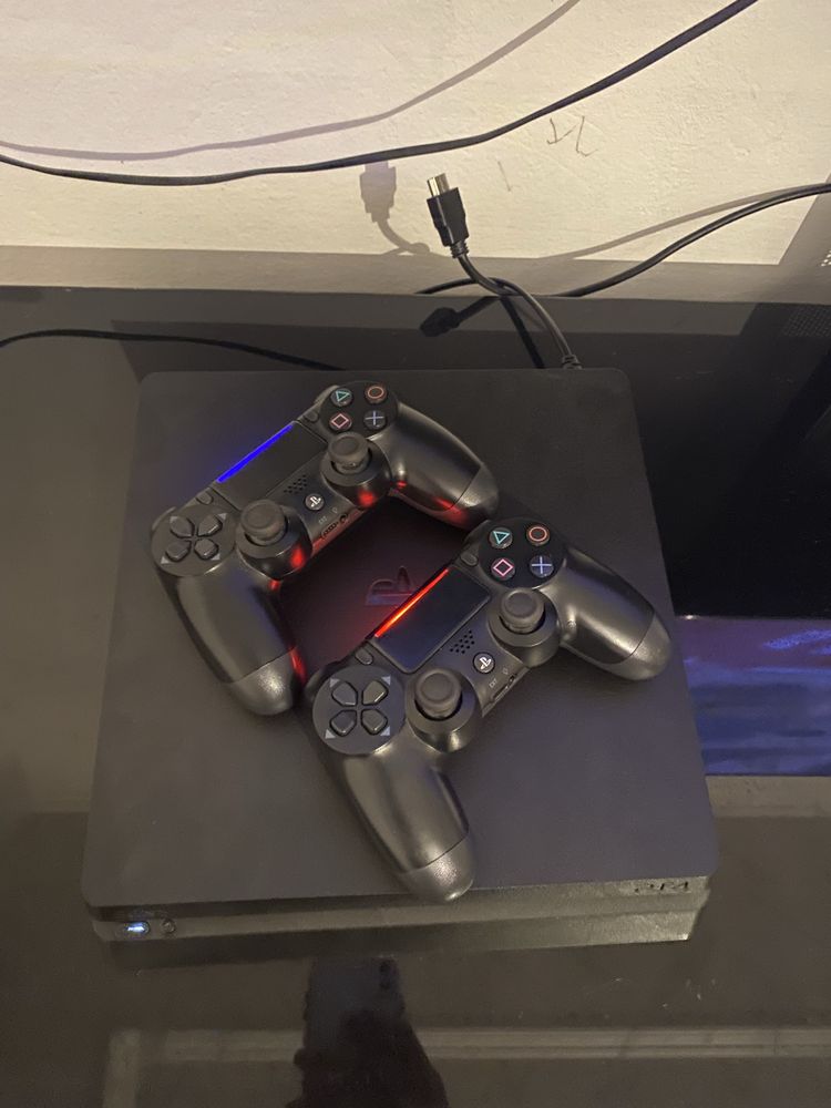 Пс4  приставка игравой