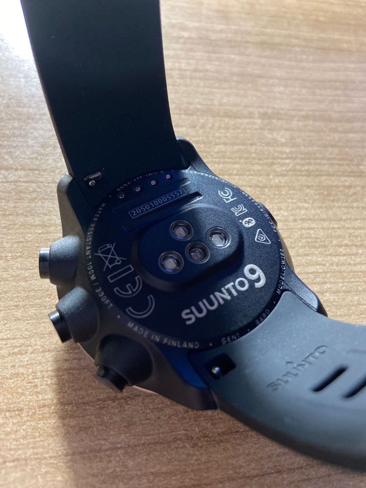 часы Suunto 9.