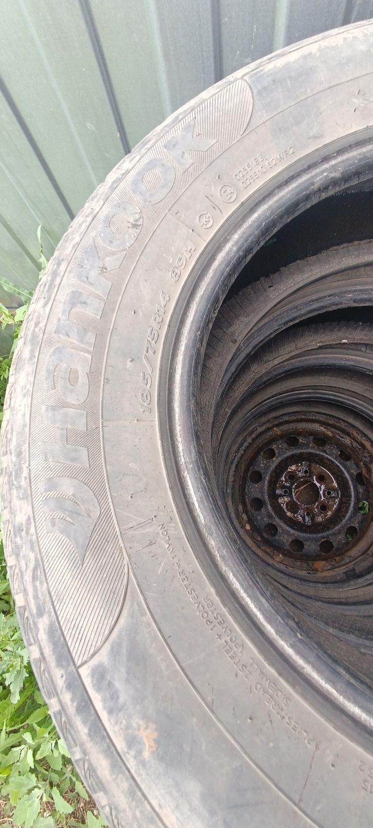 Продам резину 4 штуки 185/75R14 и одну запаску 185/70R14 60тысяча.