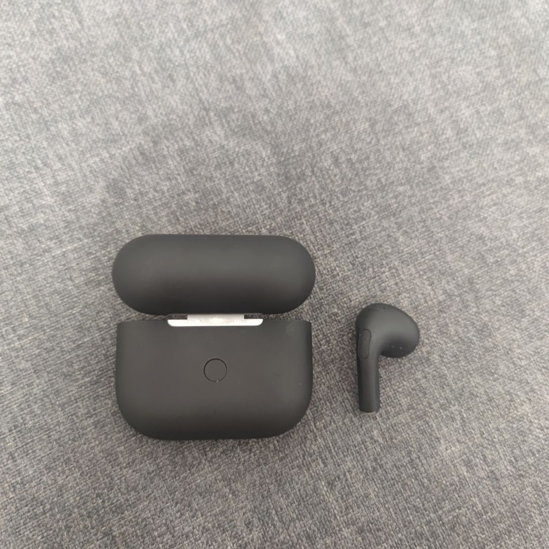 Продам оригинальные AirPods 3 Custom без левого наушника