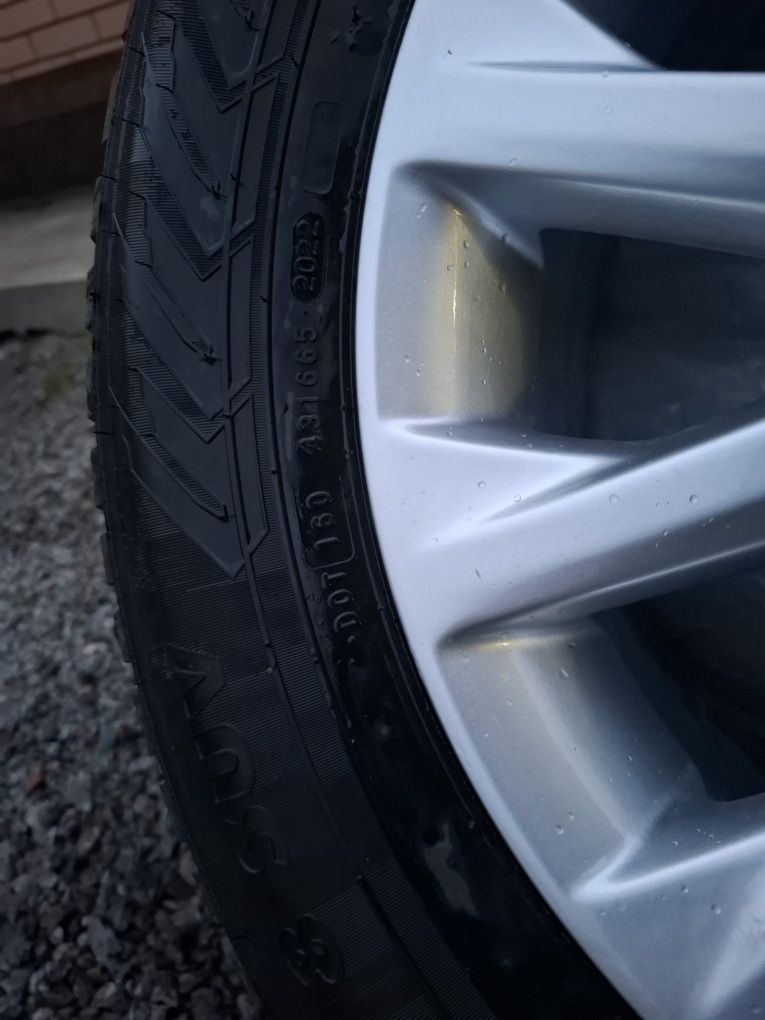 Продаю срочно резину с дисками! Ikon Tyres (Nokian) Nordman 8 SUV 215/