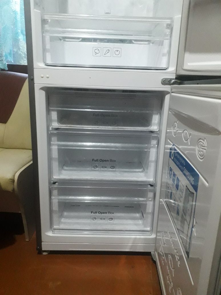 Холодильник Samsung